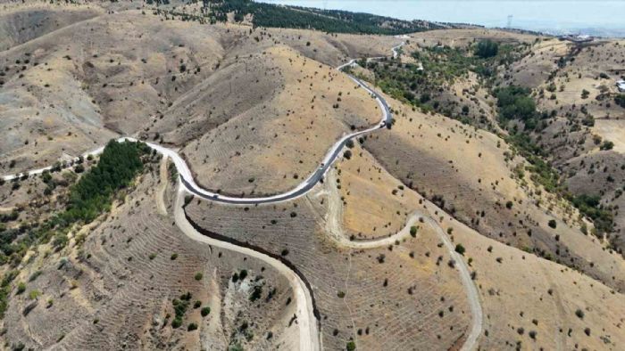 Elaz Belediyesi, 8 mahallede sathi kaplama yol yapm almas gerekletiriyor