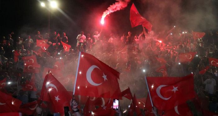 Trkiye EURO 2024'te eyrek finale ykseldi, taraftarlar sokaa dkld