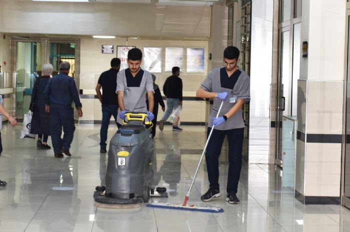 Tp rencileri, kazandklar fakltenin hastanesinde hem okuyor hem alyor