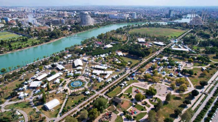 8. Uluslararas Adana Lezzet Festivali Merkez Parkta balad