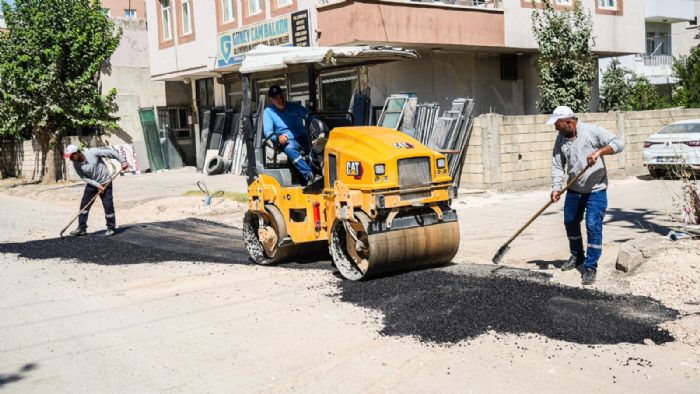 Adyamanda bozuk yollar onarlyor, yeni yollar alyor