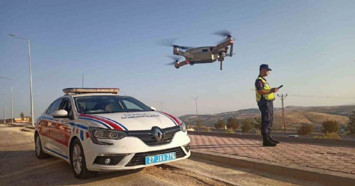 Gaziantepte jandarmadan drone destekli trafik denetimi