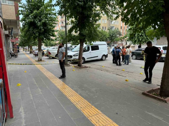 Diyarbakrda anlama masasnda silahlar konutu: 4 yaral