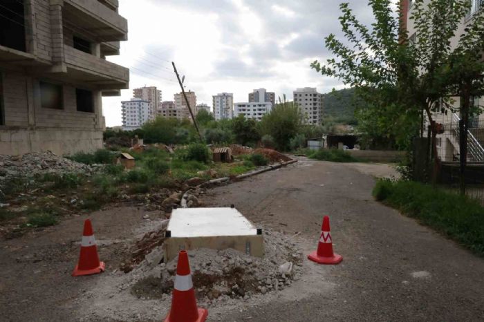 Kanalizasyon kokusunu nlemek iin rgar baza ile kapattlar