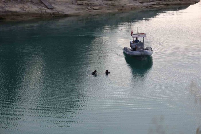 Scaklardan bunalp gle giren gen bouldu