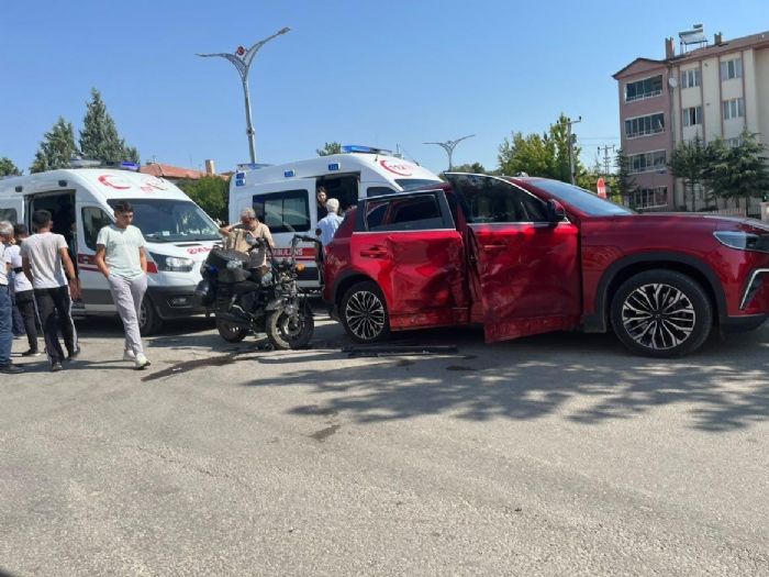 Elazda Togg ile motosiklet arpt: 2 yaral