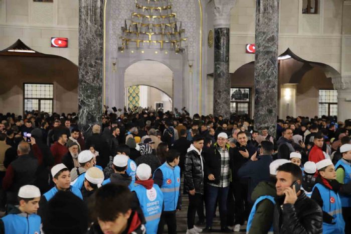 Depremde vefat edenler iin Gaziantepte Mevlid-i erif okutuldu