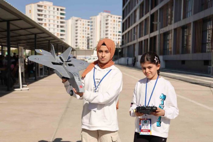 Diyarbakrl iki karde Kzlelma ve Bayraktardan ilham alarak 10 bin liraya F22 maket ua yapt