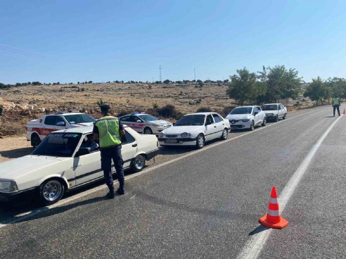 Gaziantepte emniyet kemeri denetiminde 20 srcye ceza