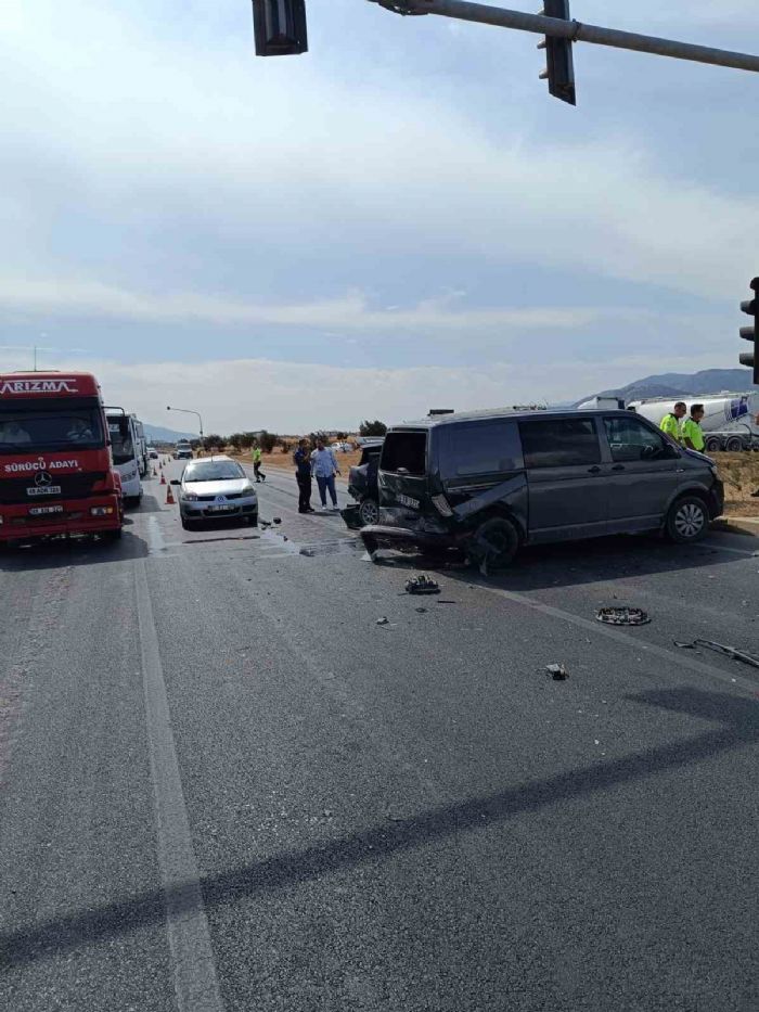 Gaziantepte 3 aracn kart zincirleme trafik kazas: 2 yaral