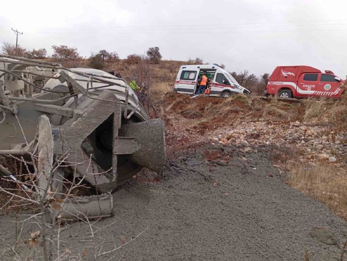 Malatyada beton mikseri devrildi: 1 yaral