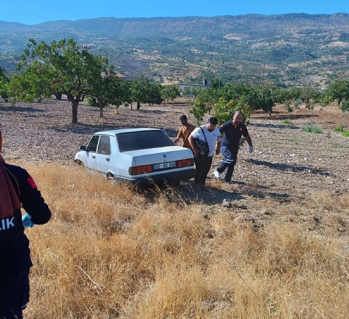 n tekeri kan otomobil tarlaya girdi: 1 yaral