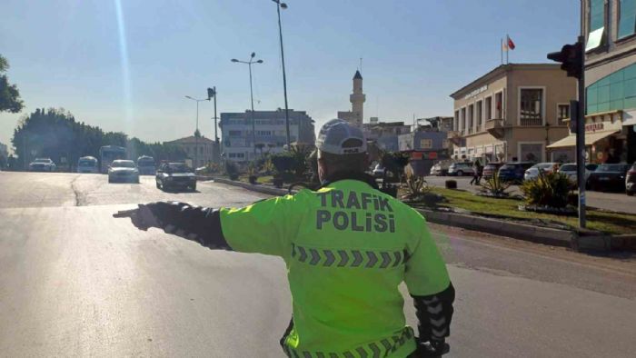 Adanada trafik denetimi gerekletirildi