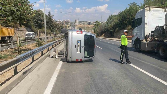 Bariyerlere arparak takla att: 1 yaral