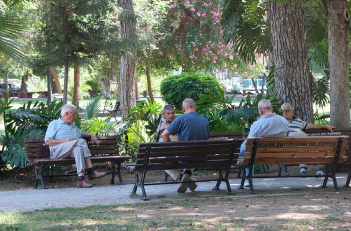 Adanada termometreler 41 dereceyi gsterirken hissedilen scaklk 50 dereceyi buldu