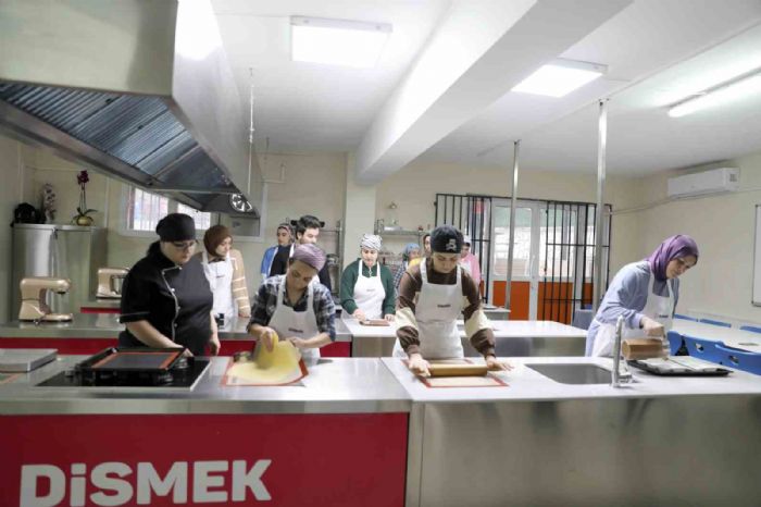Diyarbakrda kursiyerler, yresel ve dnya mutfa lezzetlerini reniyor