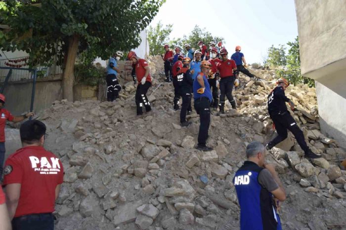 Dicle ilesinde 61 personelle gerei aratmayan deprem tatbikat