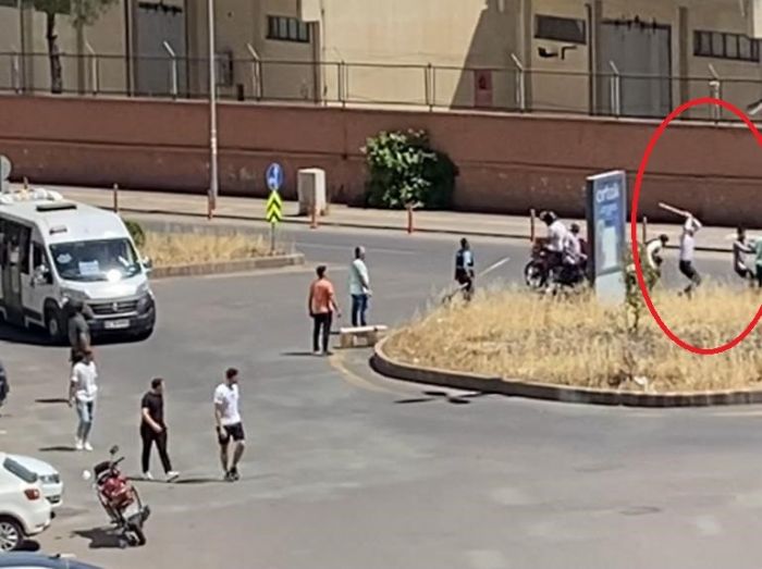 Diyarbakrda otel alanlar kat toplayan ocuklar byle darp etti