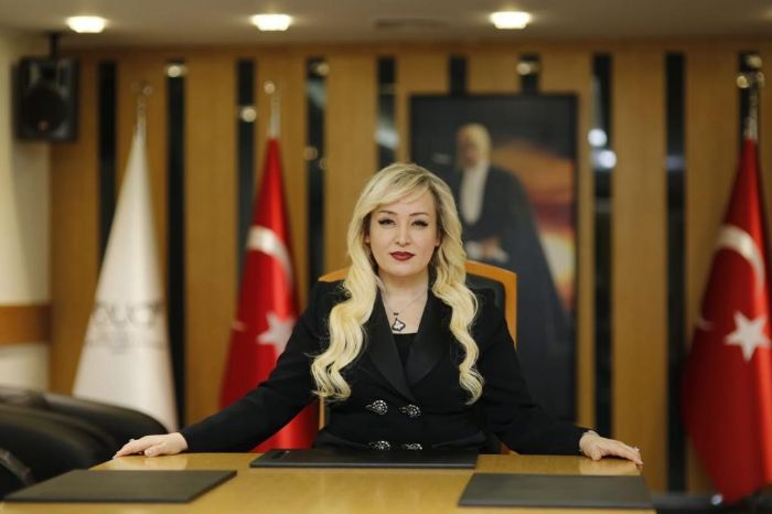  kadn Atikten CHP Genel Bakan zele sert eletiri