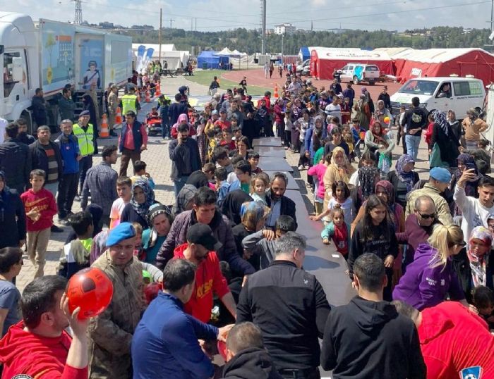 ASKF ve Kapal Kale taraftar depremzede ocuklar gldrd