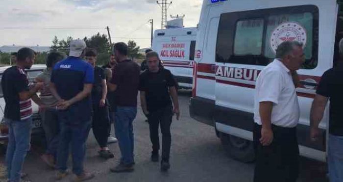 Adyaman'da motosiklet devrildi: 3 yaral