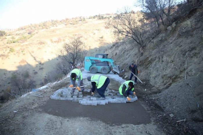 Dulkadirolu Belediyesinden krsal mahallelere kilit parke hizmeti