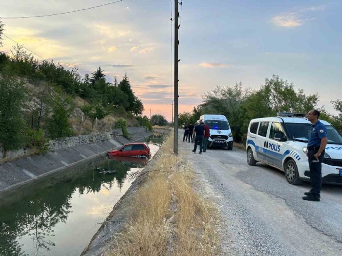 Yol verme kavgas sonras yaanan kazada aralar sulama kanalna utu