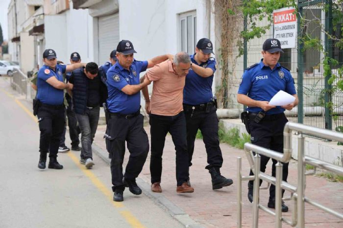 Uygulama yapan polise silah eken Seyhan Belediyesi Temizlik leri Mdr tutukland
