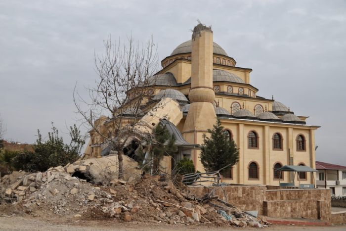 Depremde yklan tarihi mekanlar fotorafland