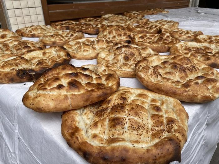 Adanada Ramazan pidesi 16 liradan satlacak