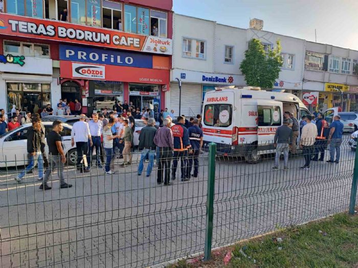 Freni boalan park halindeki otomobil kaza yapt: 3 yaral