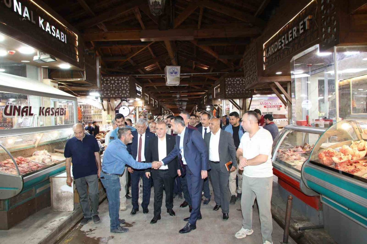 Elazığ’da Vali ve Belediye Başkanı Esnaflarla Buluştu