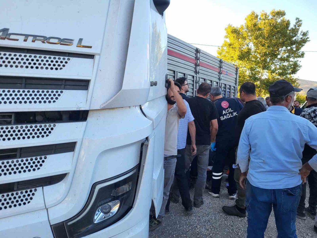 Adıyaman’da Tır ile Otomobil Çarpıştı: 3 Kişi Yaralandı