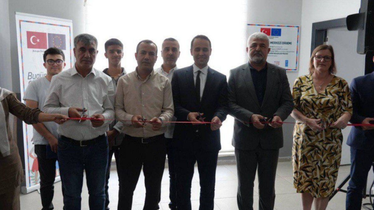 Adıyaman Belediyesi, Dijital Gençlik Merkezi’ni hizmete açtı