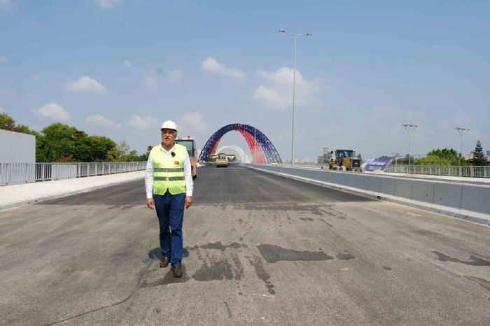 Adana’da 2 ilçe ve 4 mahalleyi birbirine bağlayacak köprü inşaatında sona gelindi