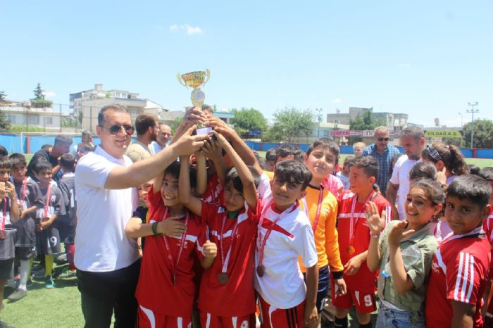 Adıyaman'da öğrenciler arası futbol turnuvası düzenlendi