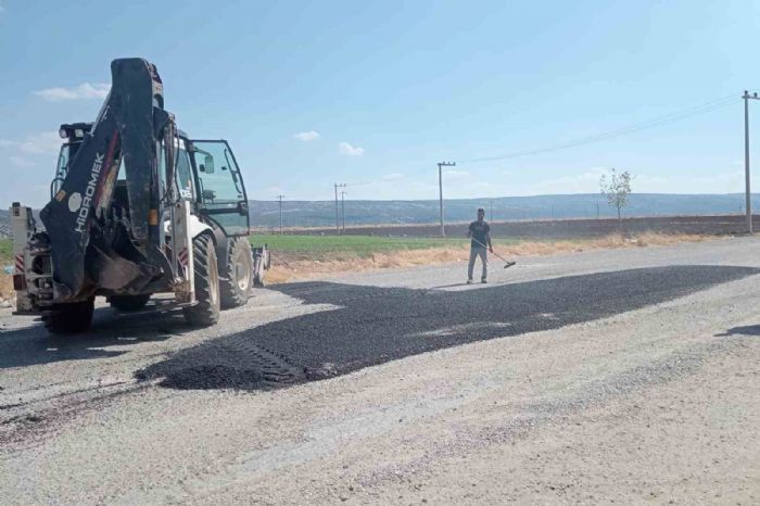 Araban’da tahrip olan yollarda yama çalışmaları sürüyor