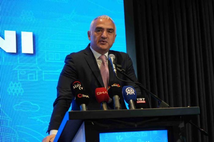 Bakan Ersoy: “Turizm gelirimiz yüzde 17 artışla 54,3 milyar TL oldu”