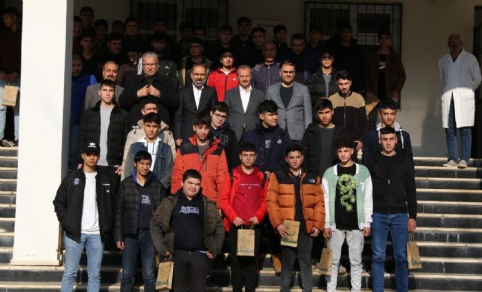 Başkan Kılınç, geleceğin teminatı gençlerle eğitim yuvalarında buluşuyor