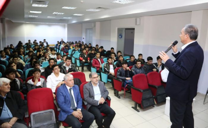 BAŞKAN KILINÇ, 'GENÇLİK MAKAMI'NDA ÖĞRENCİLERLE BULUŞTU