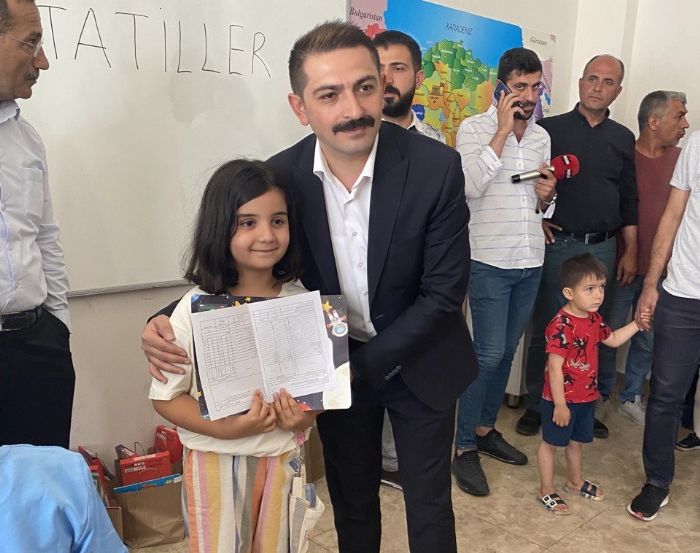 Deprem bölgesi Adıyaman’da 145 bin 652 öğrenci karne sevinci yaşadı