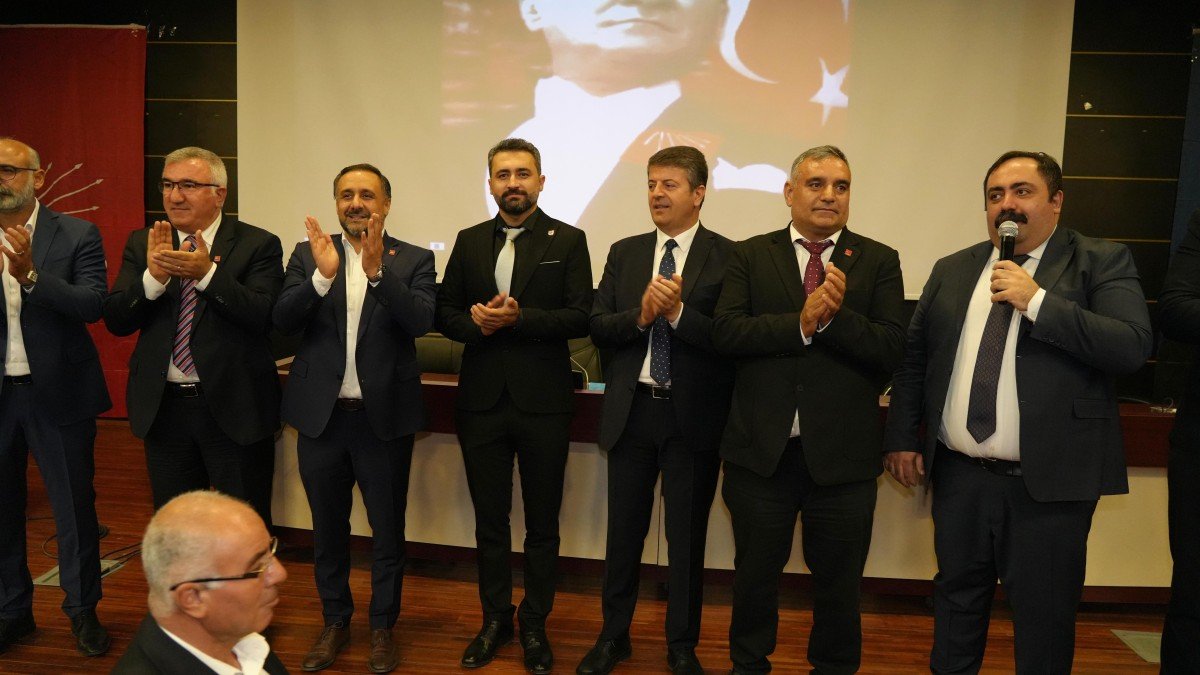 CHP Adıyaman Örgütü, Merkez İlçe Kongresi’nde sandık başında: Buluş beyaz ve Kılınç mavi listeyle yarışıyor 