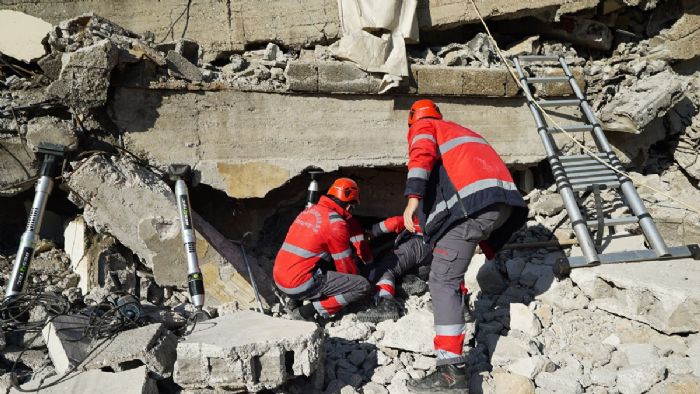 Gerçeği aratmayan deprem tatbikatı