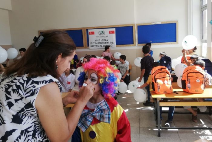 Gönül dostları öğrencilerle bir arada