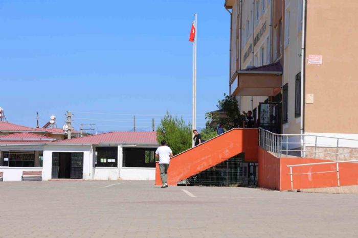 Kahramanmaraş’ta YKS maratonu: Sınava geç kalınca kapıdan bakıp geri gitti