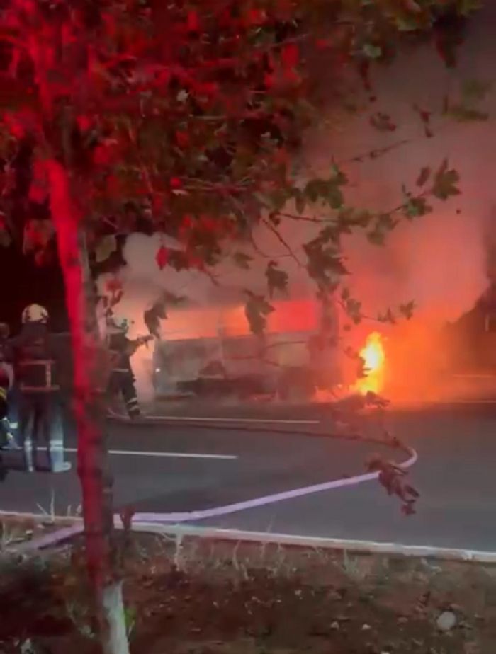 Kayapınar’da minibüs yangını paniğe neden oldu