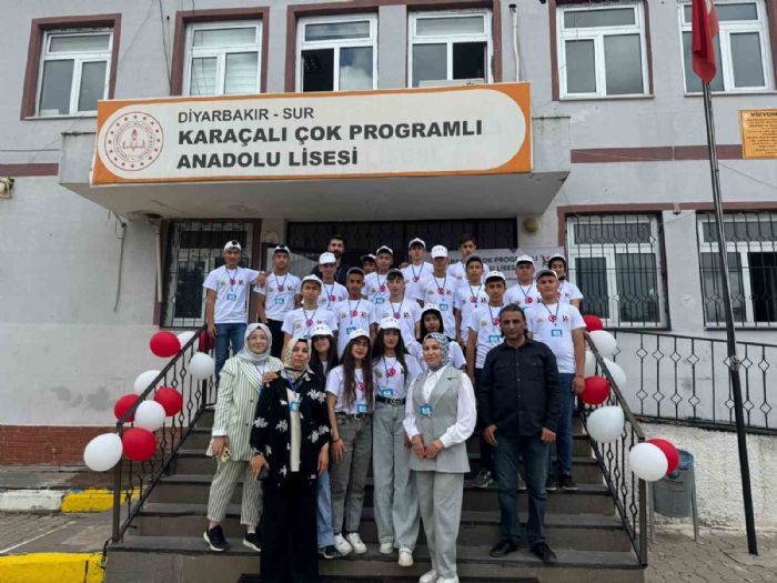 Lise öğrencileri bilimsel çalışmalarını sergiledi