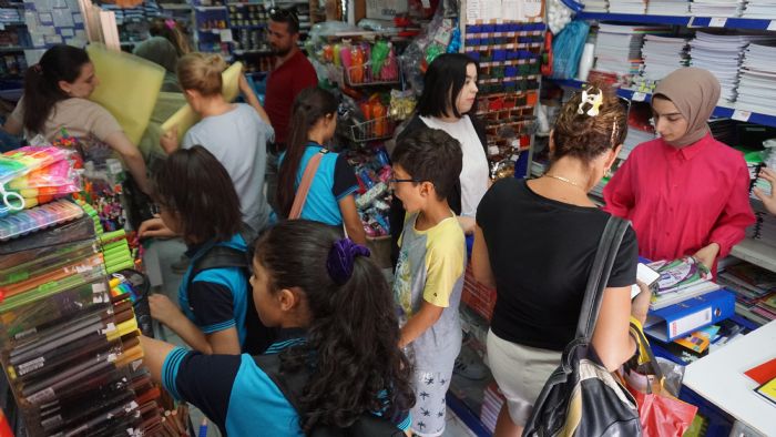 Okullar açıldı, kırtasiyelerde hareketlilik arttı
