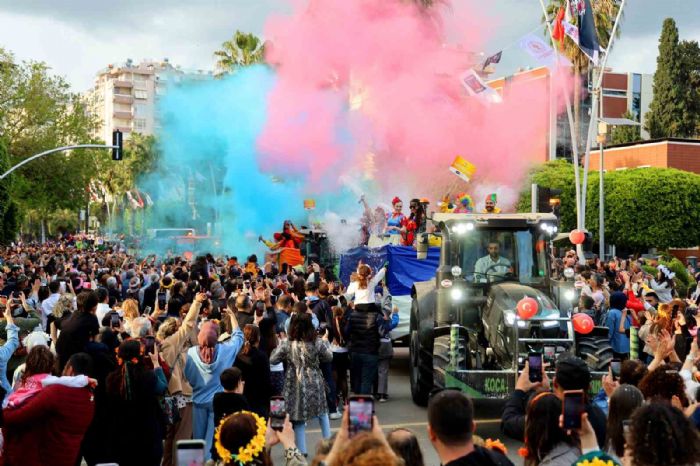 Portakal Çiçeği Karnavalı’nda renkli görüntüler oluştu