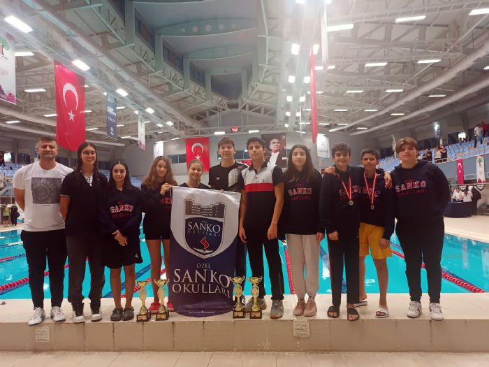 SANKO Okulları 4 kupa ve 32 madalya kazandı